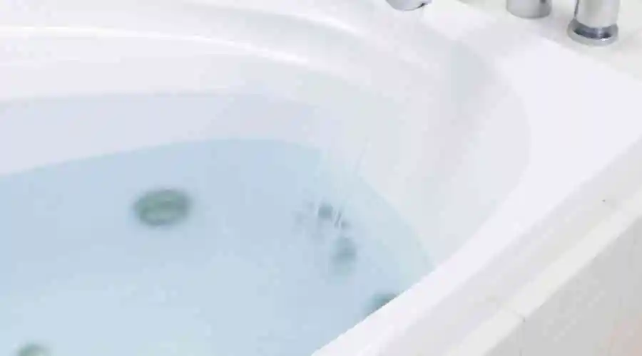 Should You Refinish or Replace Your Bathtub