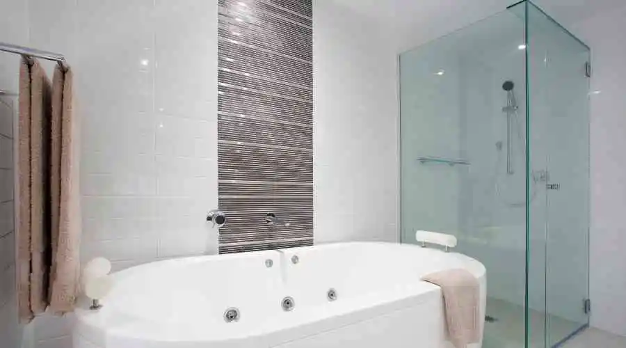 Hotel Bathtub Refinishing & Ceramic Tile Surround Refinishing Solutions