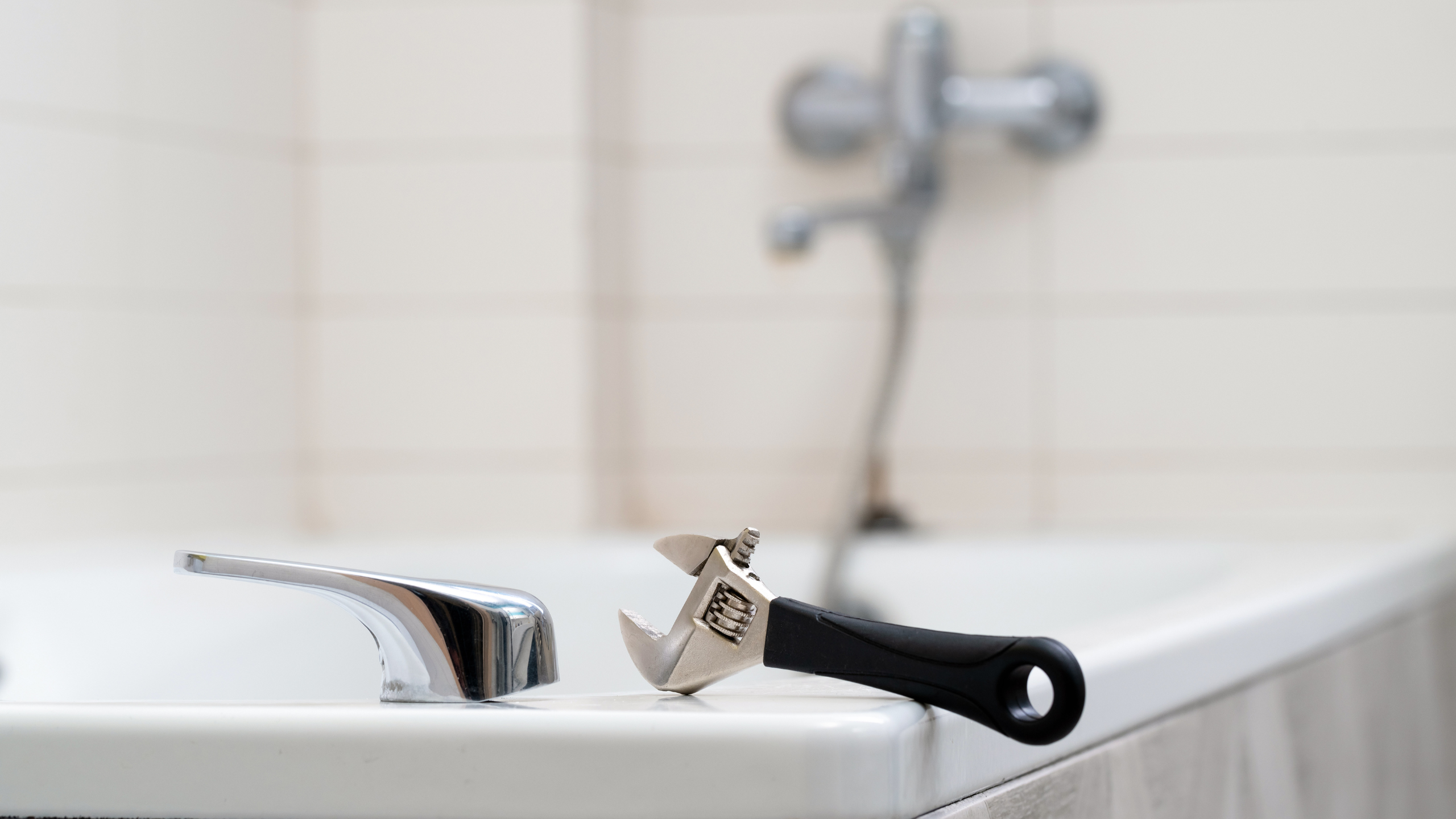 repairing material on the top in the bathtub